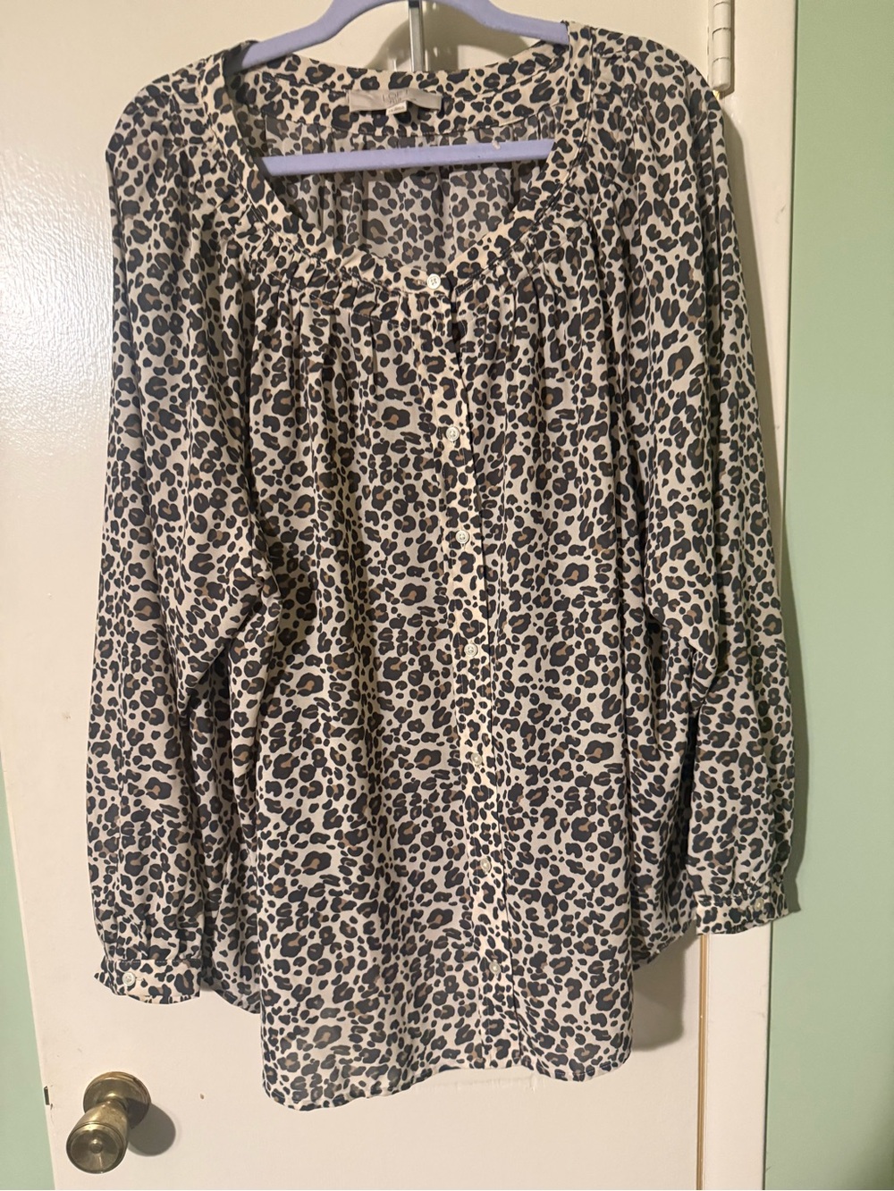 Loft Women’s  Beige Leopard Print Button-Front Blouse size 24